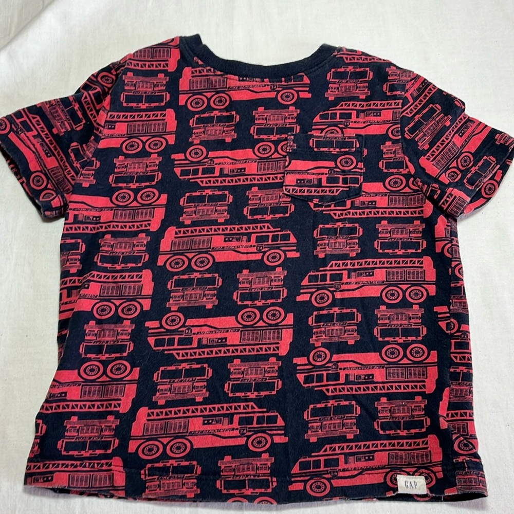 18-24M GAP Firetruck t-shirt